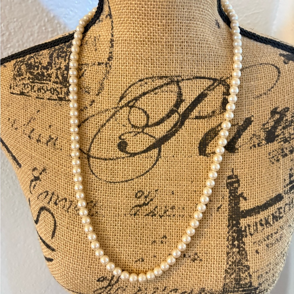Vintage Cream Elegant Beautiful Pearl Necklace 26” Great Graduation Gift!!